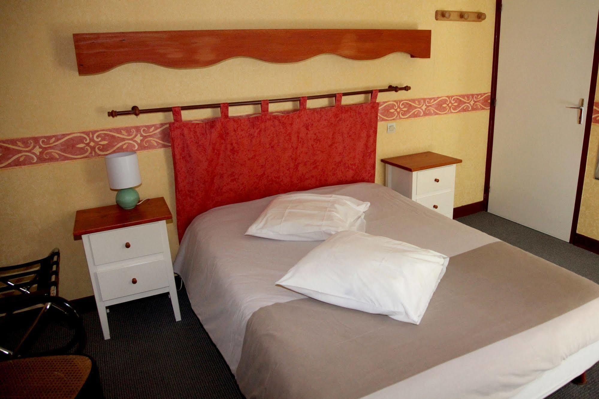 La Demeure Du Perron Hotell Quettehou Exteriör bild